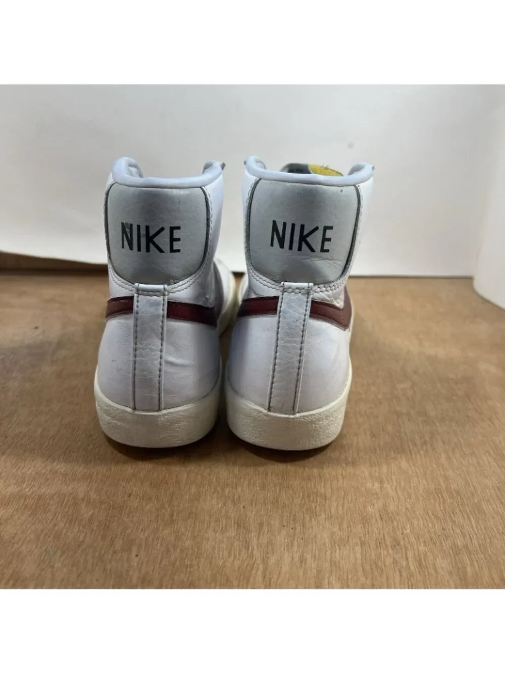 Nike Blazer Mid '77 White Red Burgundy Sneakers BQ6806-120 Mens Size 8.5